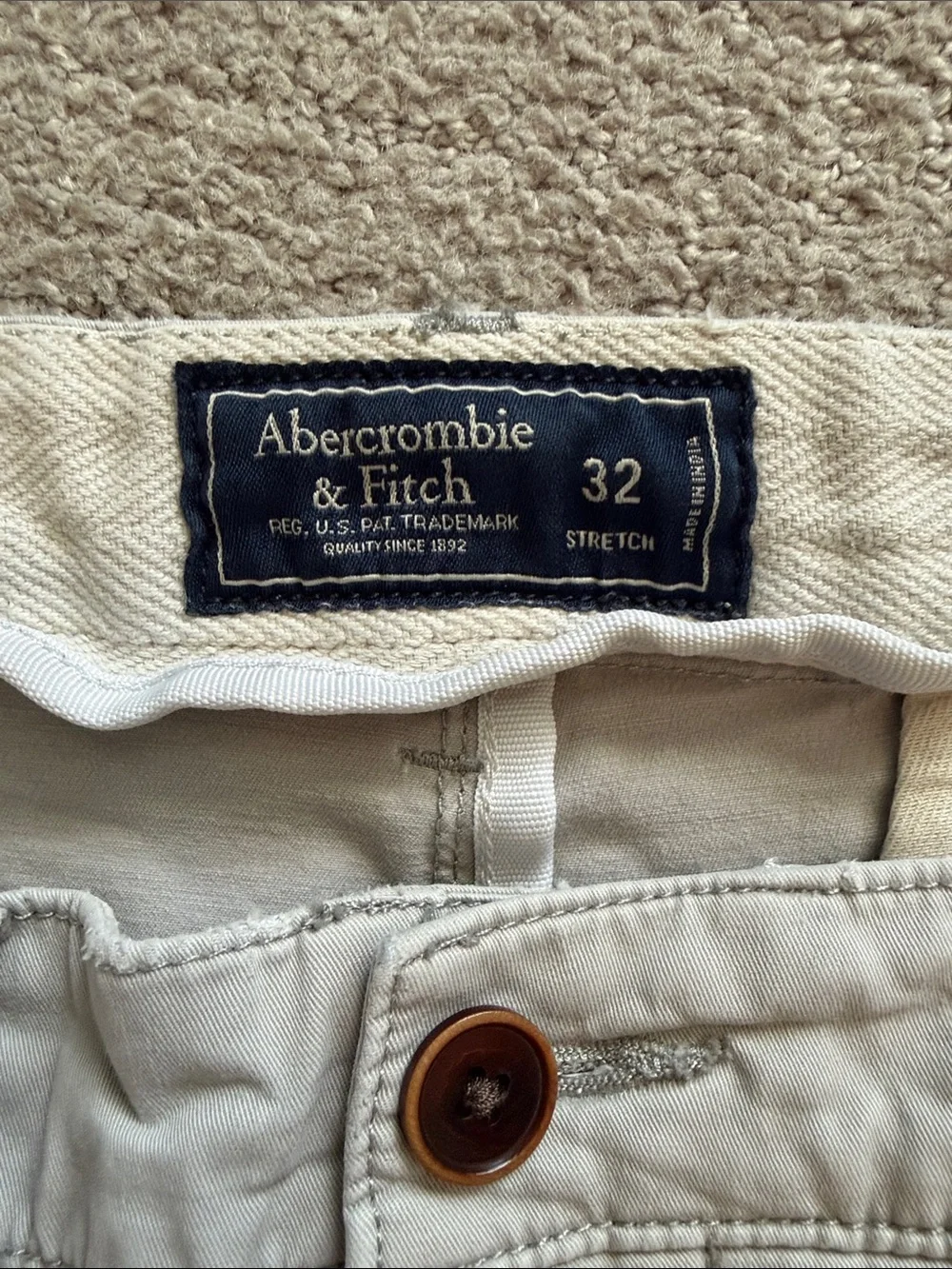 Abercrombie & Fitch Light Gray Flat-Front Men's Shorts - 32